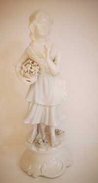 Porcelanowa figurka dziewczynka z kwiatami