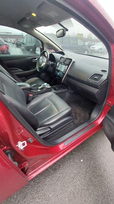 Nissan leaf.  ніссан ліф