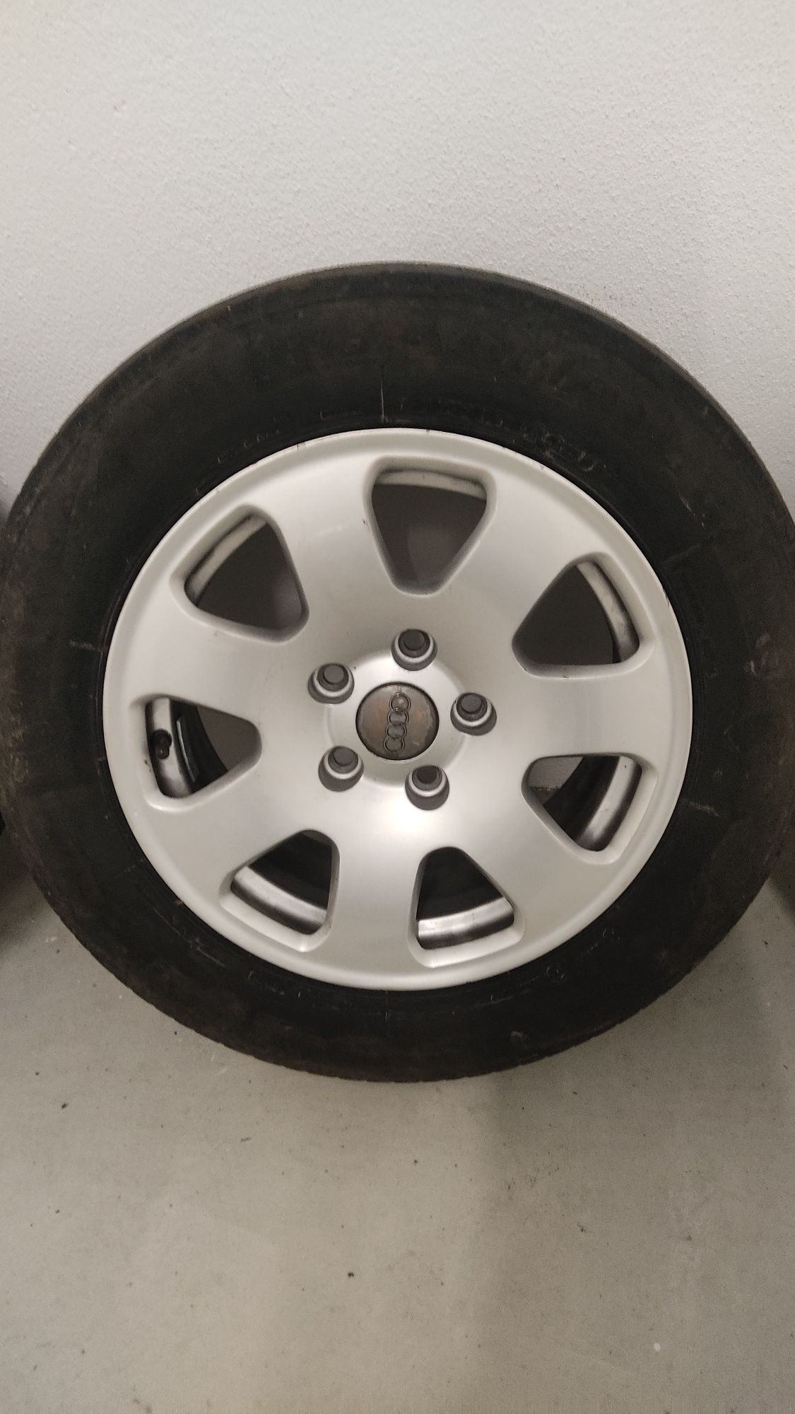 Jantes originais Audi 15" com pneus