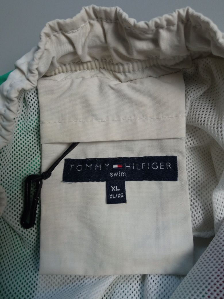 Шорти Tommy Hilfiger. Оригінал! Розмір: XL.