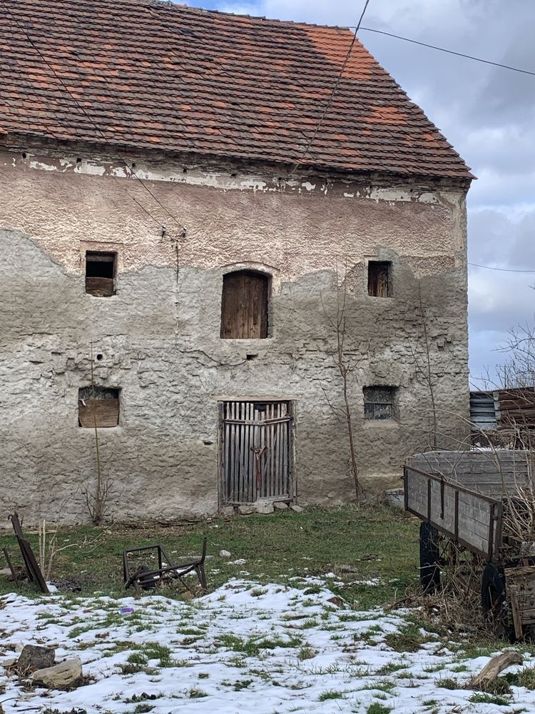 Sprzedam budynek mieszkalny wraz z budynkami  gospodarczymi