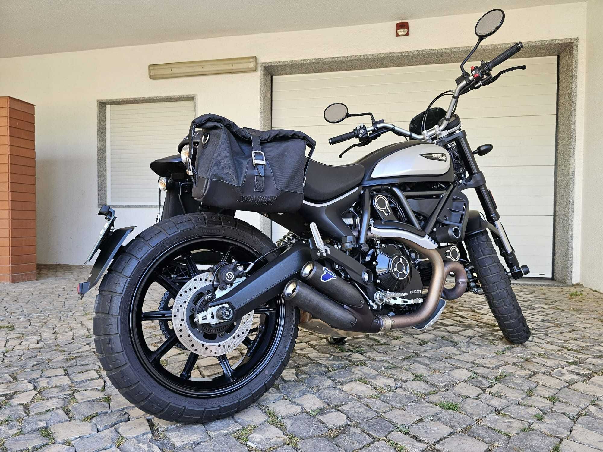 Ducati Scrambler 800 CC Icon Dark de 2021 Irrepreensivel