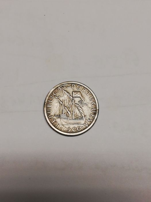 Moeda 2$50 de 1966 em excelente estado