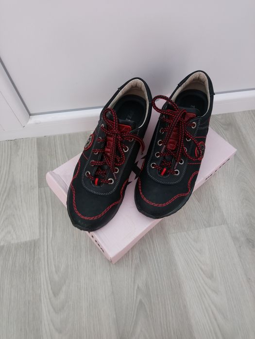 Кросівки підліткові з натуральної шкіри.