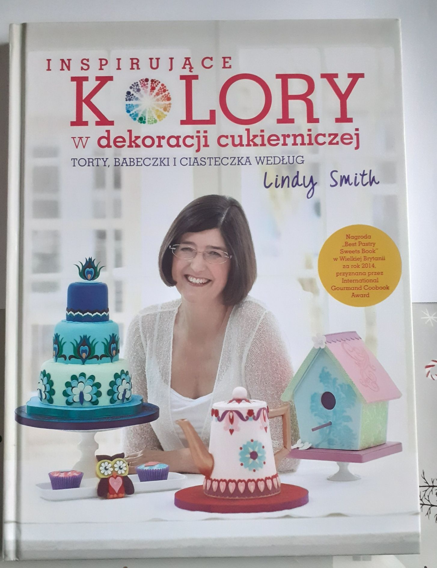 Inspirujące KOLORY w dekoracjach cukierniczych: torty, babeczki i cias