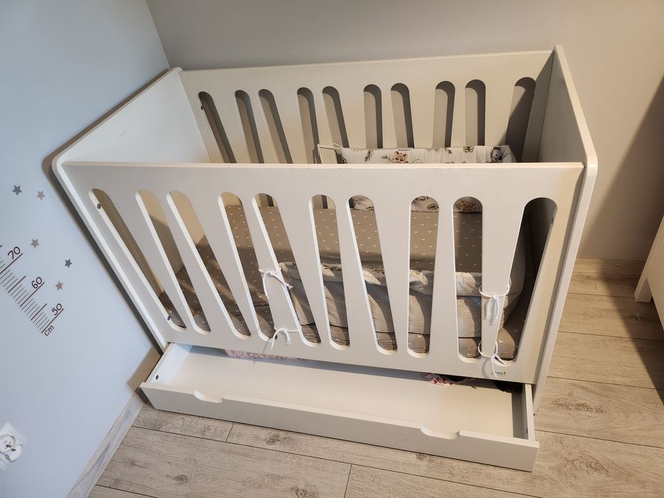 Łóżeczko dziecięce Pinio białe z szuflada 60x120 plus materac