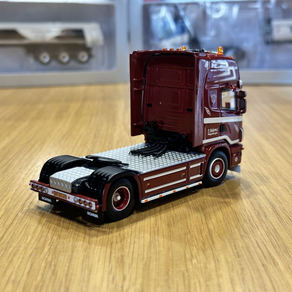 Model 1:50 WSI Scania R4 Topline 4x2