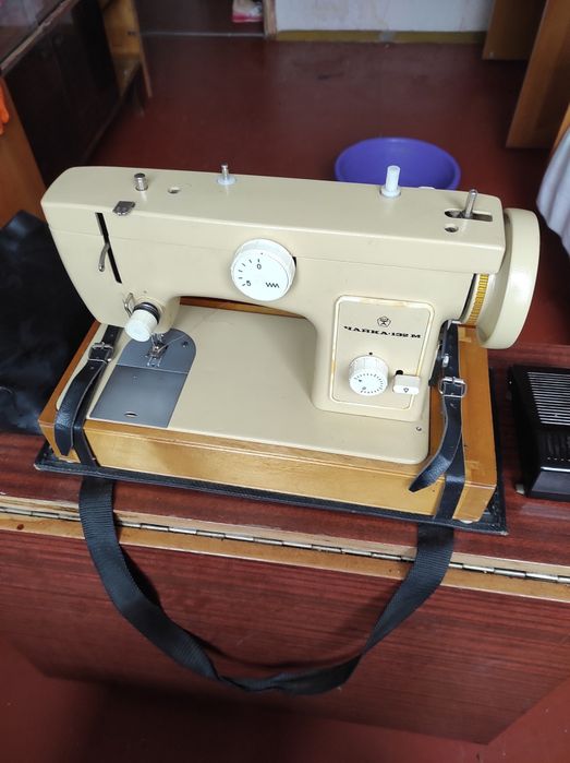 Продам швейную машину