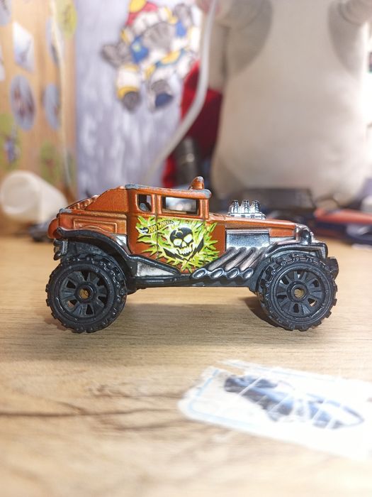Машинка hot wheels