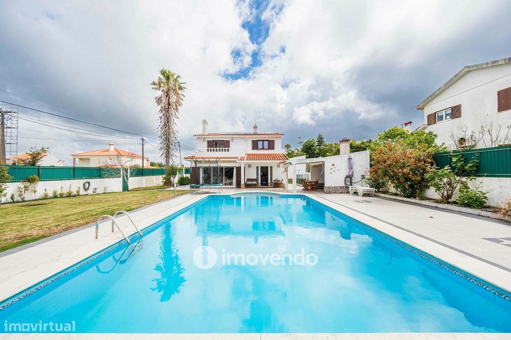 Moradia T4, com garagem e piscina, em Pinhal de Frades, Ericeira