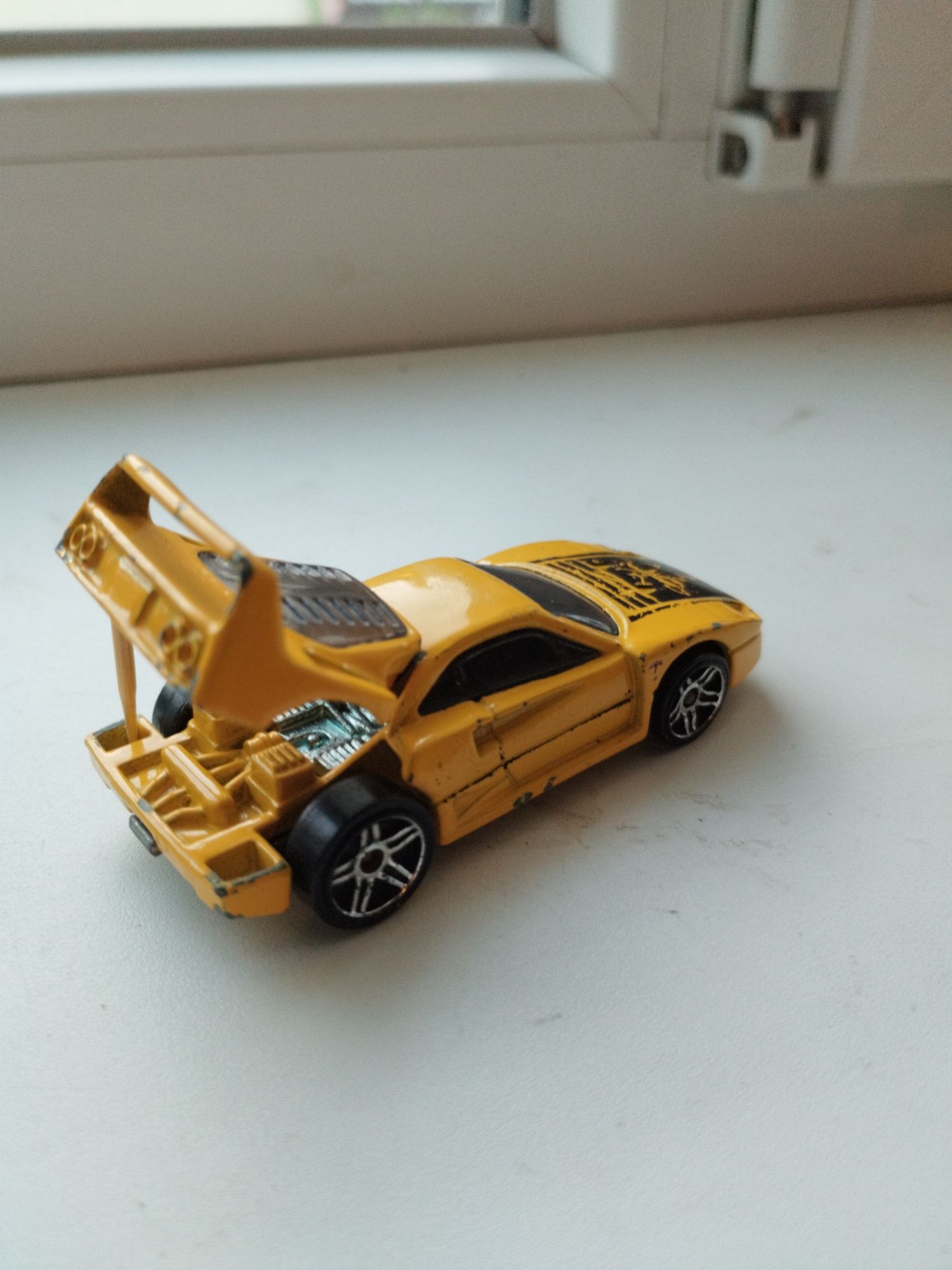 Samochodzik hw ferrari f40