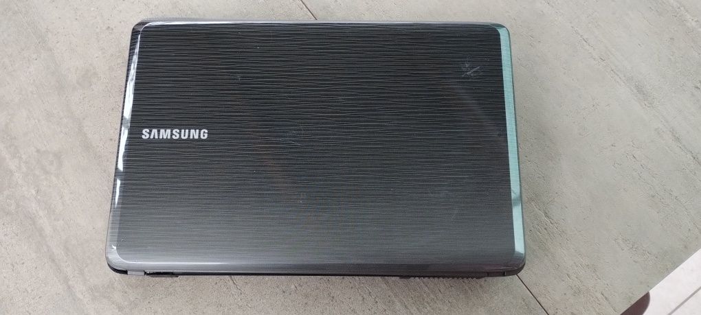 Ноутбук Toshiba, HP и Samsung