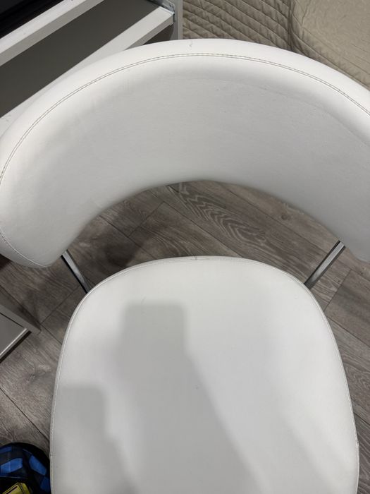 Krzeslo obrotowe, białe, ekoskóra,