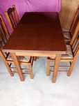 Conjunto de mesa e quatro cadeiras