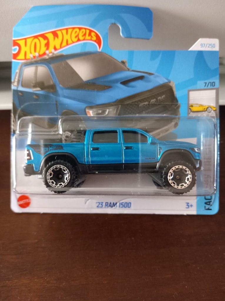 Dodge Ram  Azul Hot Wheels "Novo"
