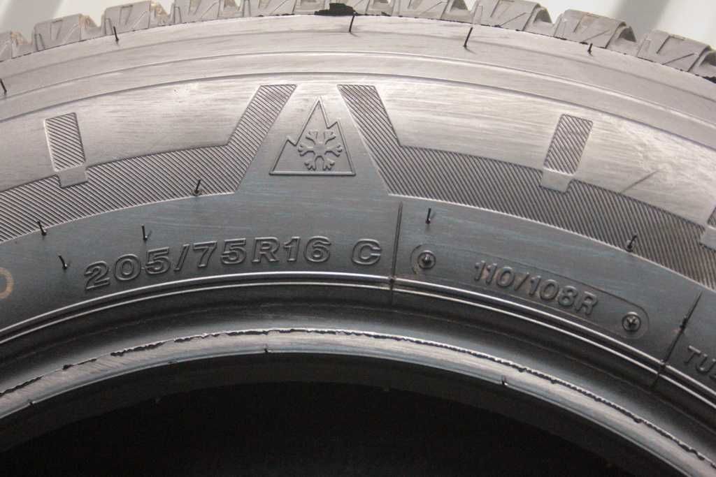 205/75/16C Bridgestone Blizzak W810 205/75 R16C R16 C 7,5mm 21r