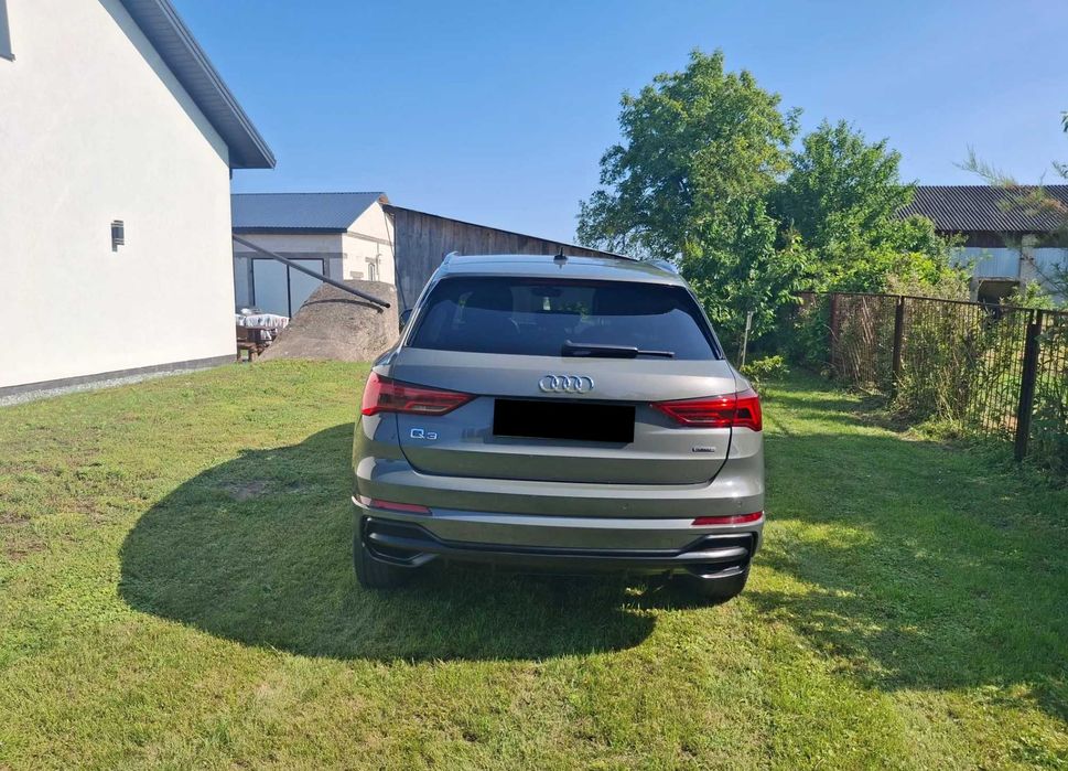 Audi Q3 Premium Plus 2021 року