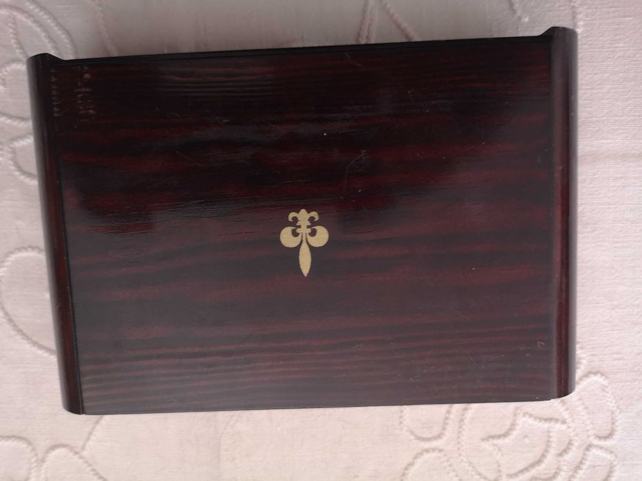 caixa em madeira / guarda joias