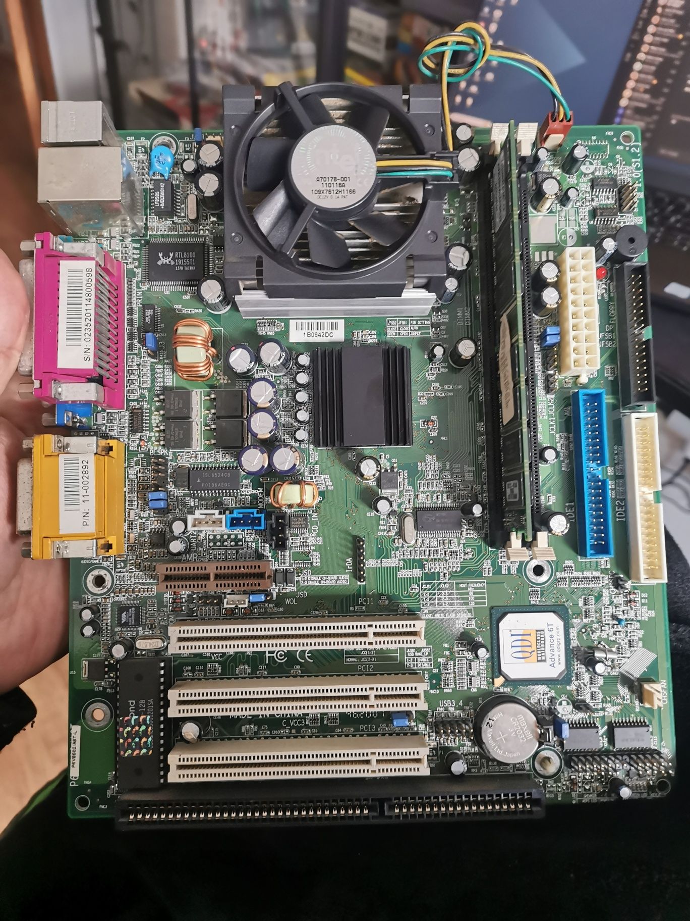 Motherboard QDI Advance 6T. Socket 370 Tualatin com cpu/ram