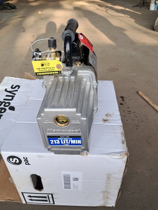 Вакуумний насос  новий