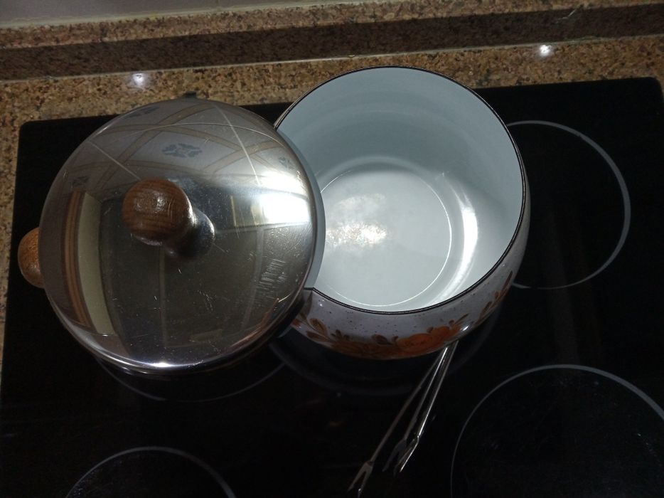 Fundue clássico com 6 garfos nunca utilizado