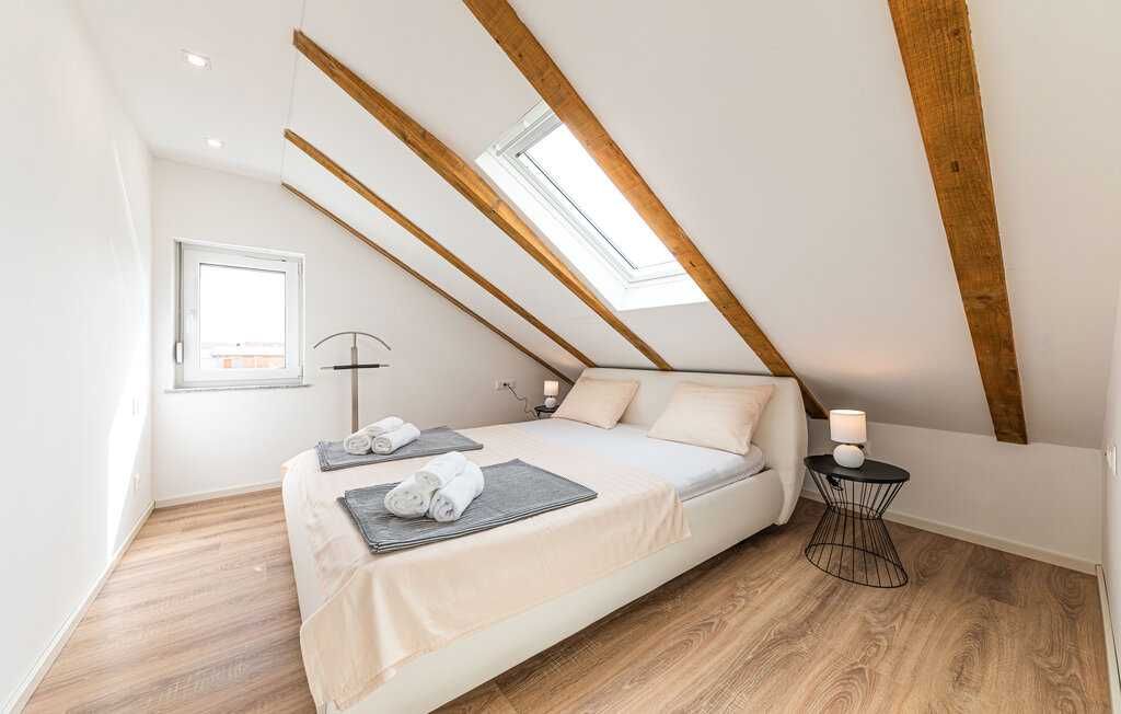 Chorwacja, wrzesień, okolice Trogir, apartament z basenem dla 5 osób
