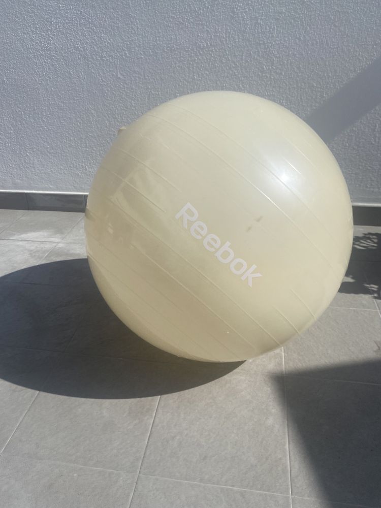 Gymball Reebok branca com elásticos