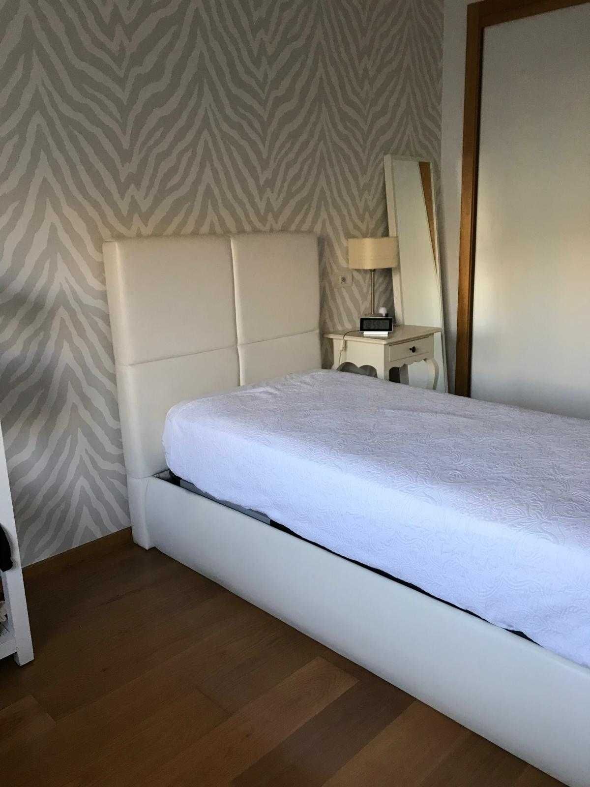Cama branca Individual