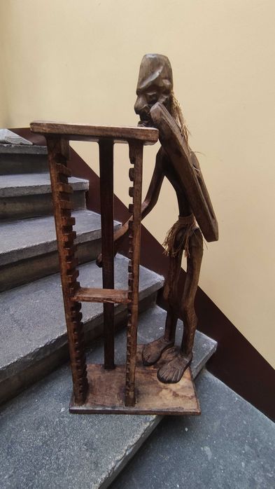 Drewniany stojak półka na płyty CD unikalna rzeźba