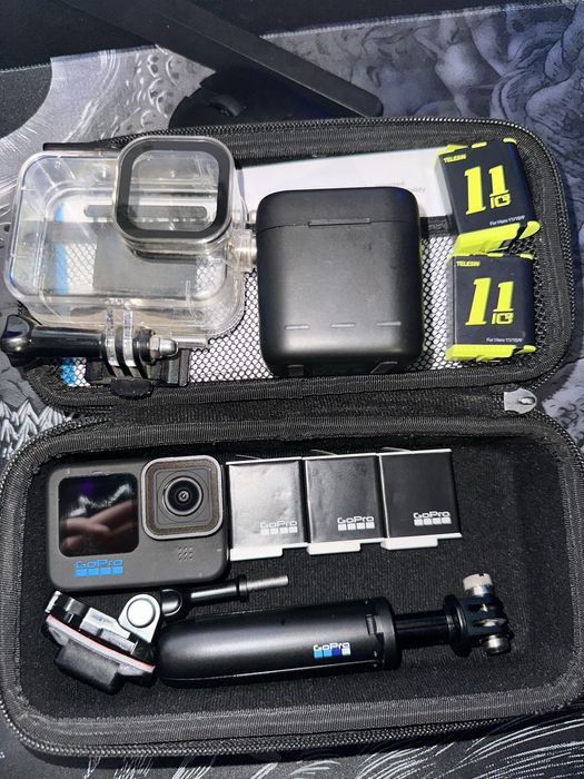 Продам GoPro 11 , хороший комплект .