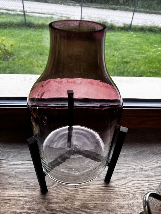 Wazon na nozkach rozowy