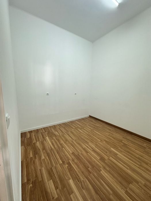 Office for rent in a beauty center, available starting in May64695011177473120