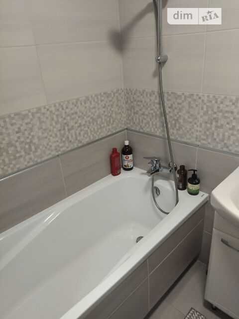 3к! квартира, Поділ, 5/10 пов, 73 м2, цегла, косметика, роздільні кімн