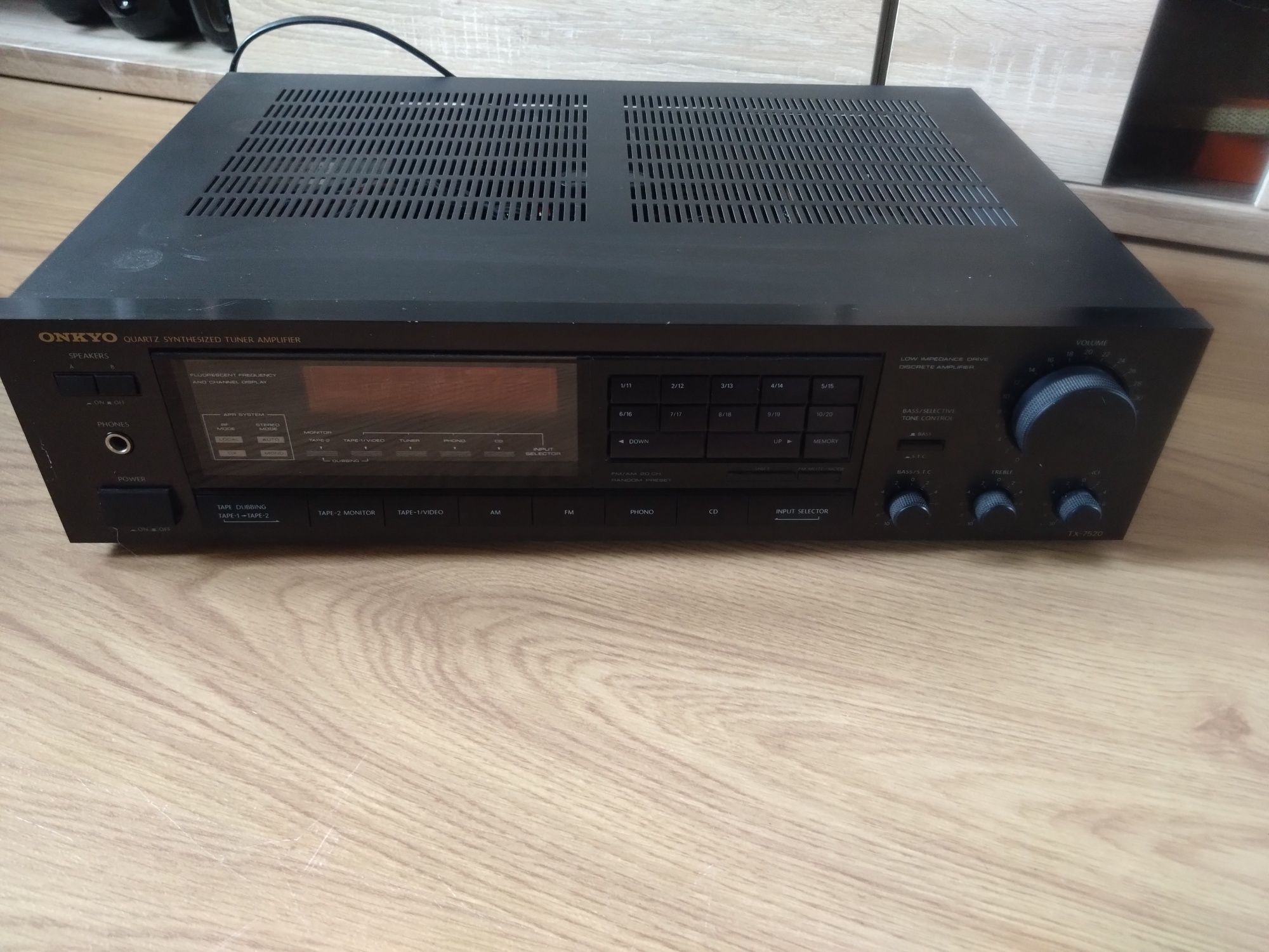 Amplituner Onkyo TX 7520
