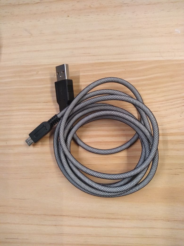 3ds e DS - Cabo de carga USB, pode usar o seu carregador de telemóvel.