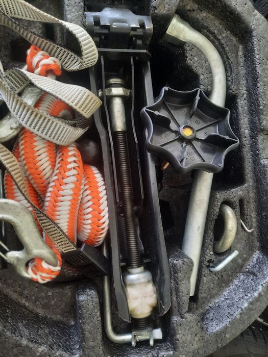 Органайзер запасного колеса skoda seat vw audi r15 5j70112115a