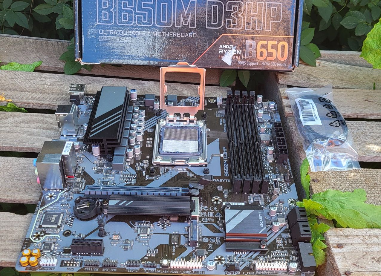 Материнська плата Gigabyte B650M D3HP (sAM5, AMD B650, PCI-Ex16)