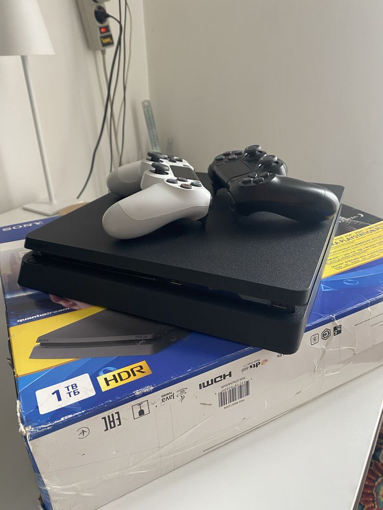 PlayStation 4 Slim 1TB
