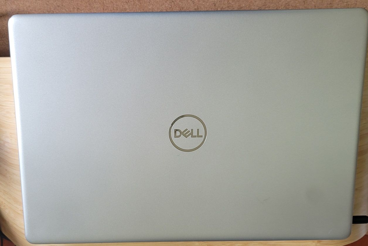 Dell inspiron 15 5593. I5-1035G1. 8gb, 256Gb SSD, FullHD.
