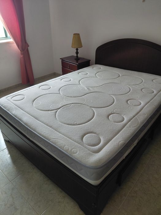 VENDO Cama de Madeira com 4 Gavetões + Colchão