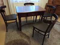 Stół drewniany z czterema krzesłami- nie antyczny ale swoje lata ma.