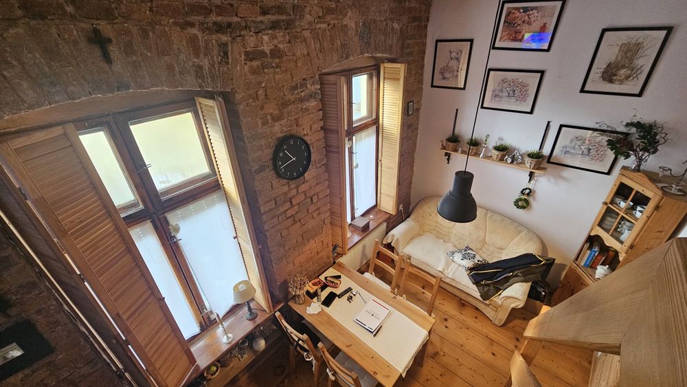 Kawalerka z antresolą w centrum Jeleniej G. Niskie opłaty!