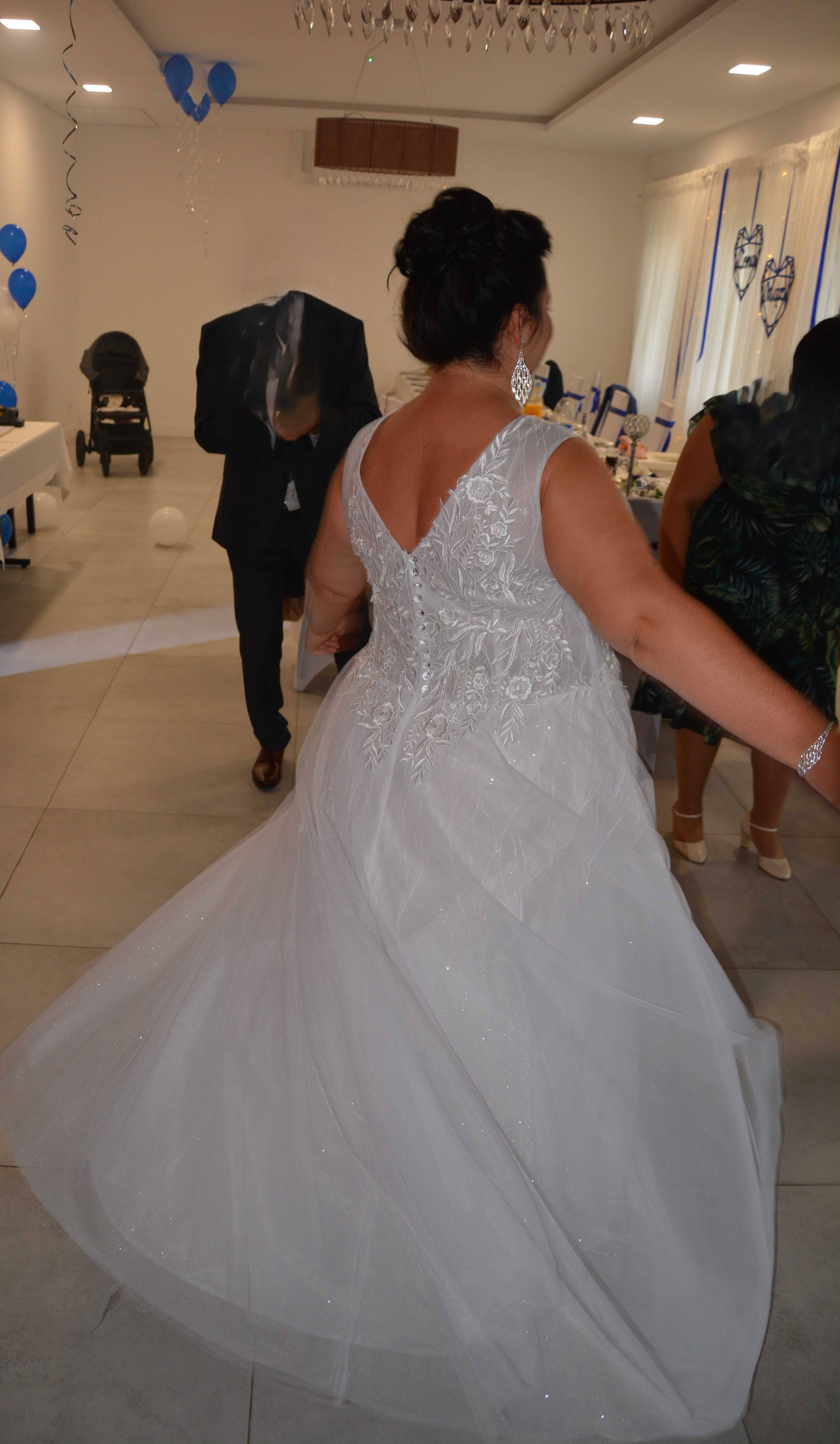 Suknia ślubna plus size