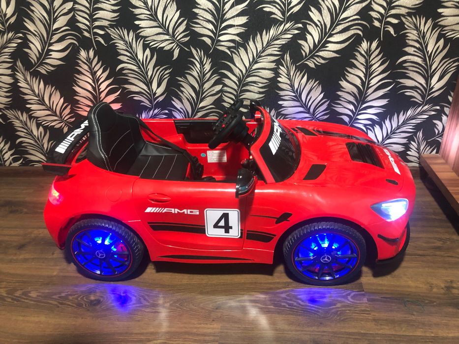 Машина на аккумуляторе детская