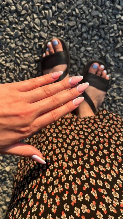 Манікюр та педикюр