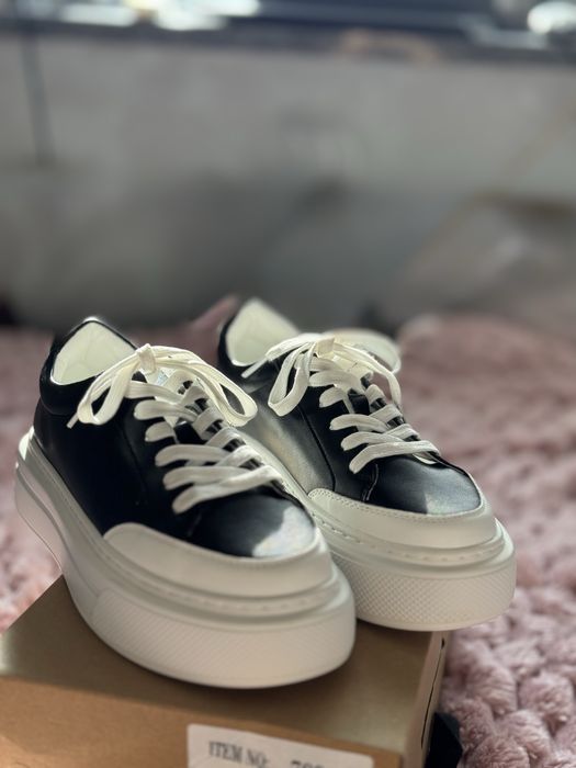 Кросівки Жіночі «Нові»