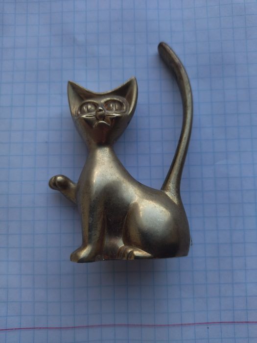 Бронзовая фигурка Кошка