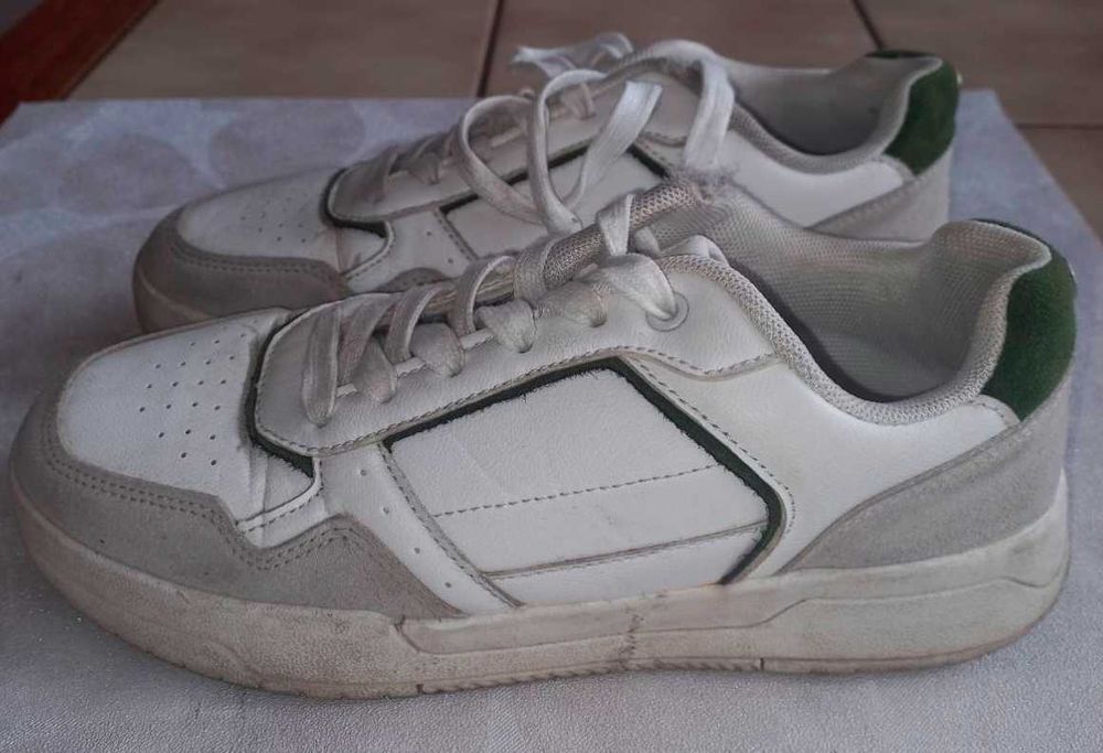 Жіночі білі шкіряні красівки