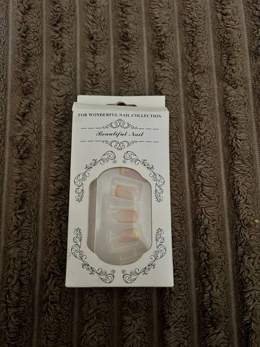 нігті накладні