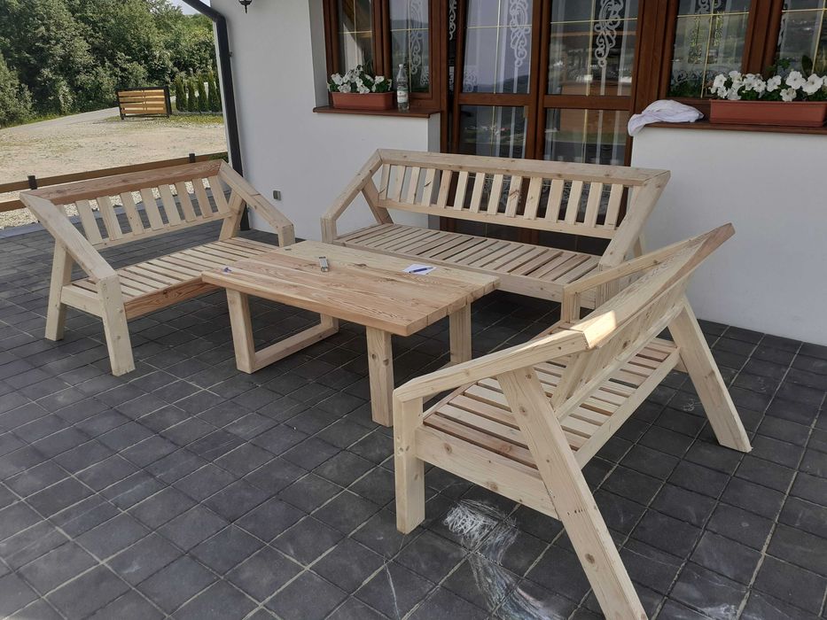 Zestaw ogrodowy drewniany+ 2 leżaki